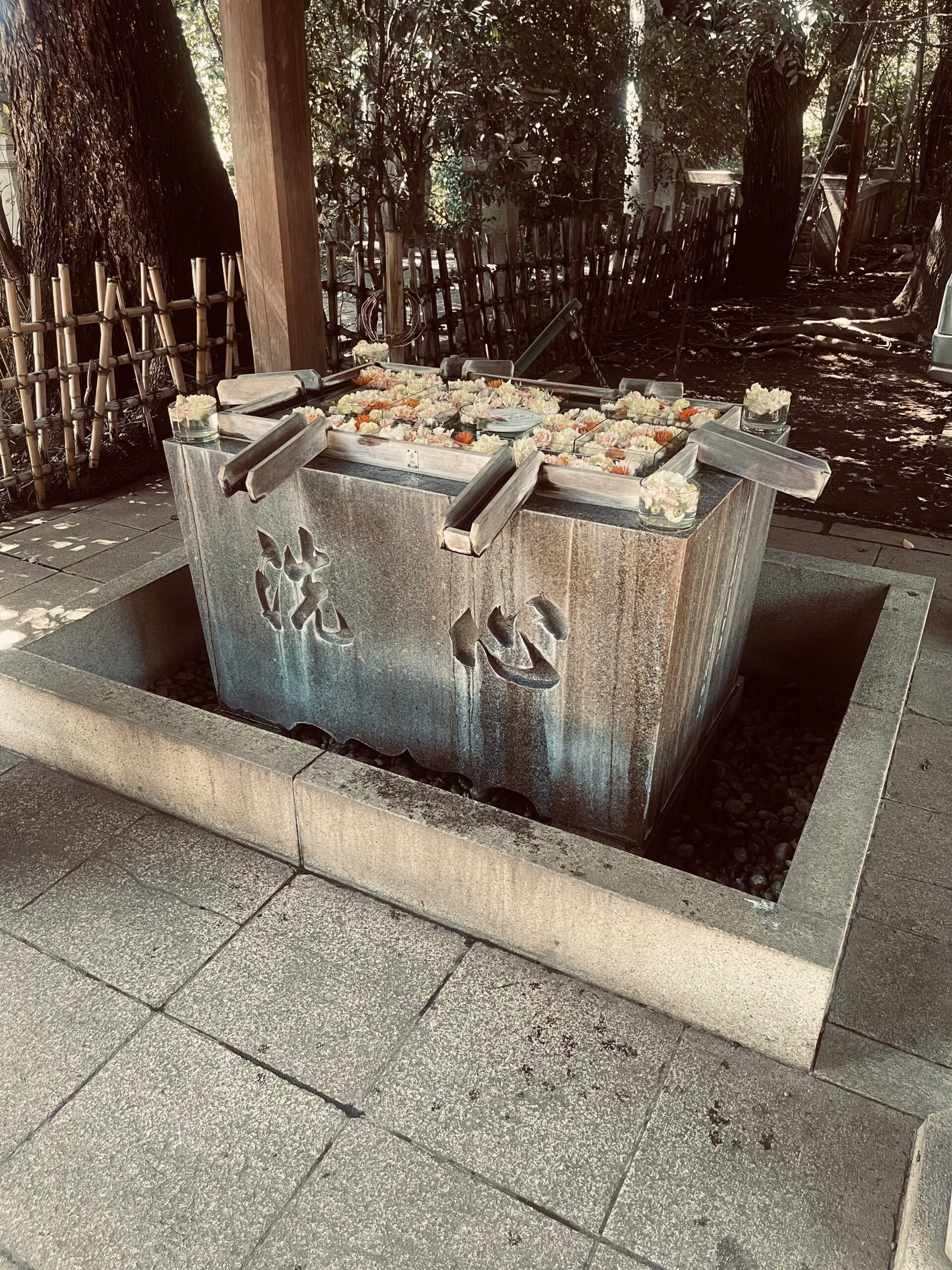 『束縛』